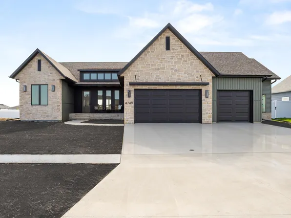 4749 11th St W, West Fargo, ND 58078
