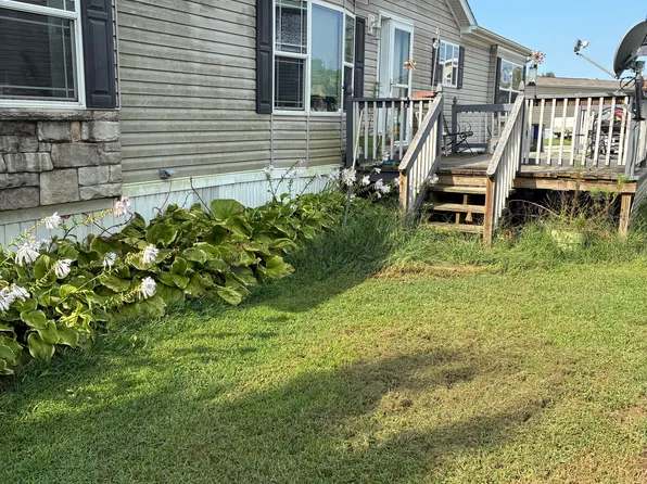 321 Rolling Hills Ter, Tonganoxie, KS 66086