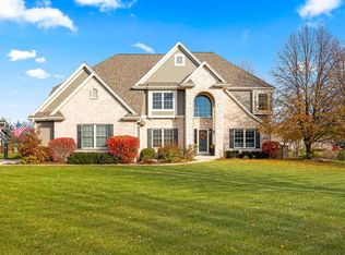 394 Sunshine Dr, Hartland, WI 53029