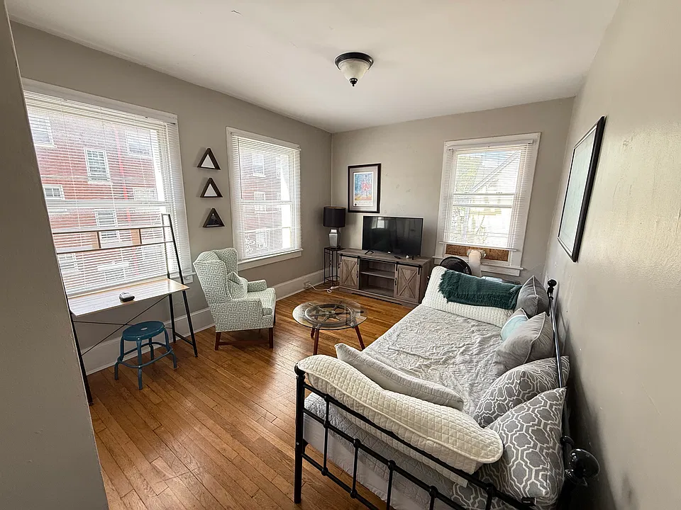 208 Rose St #3