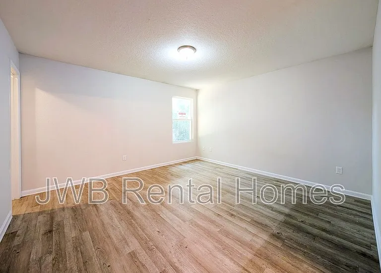 2977 Fitzgerald St — Photo 5