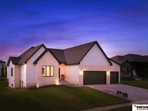 8911 Ranch Gate Rd, Lincoln, NE 68520