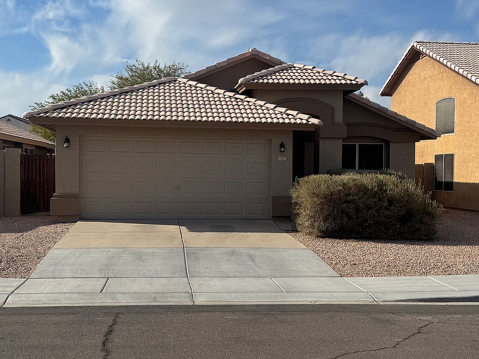 1st image of 1052 N Hudson Pl
