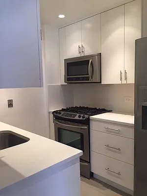 Rented by Macklowe Investment Properties | media 18