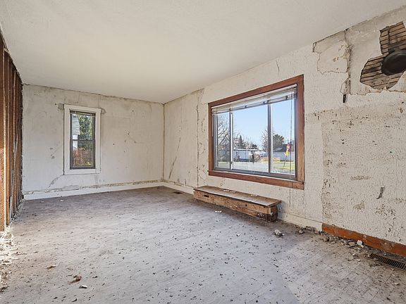 3rd image of 208 N Main St