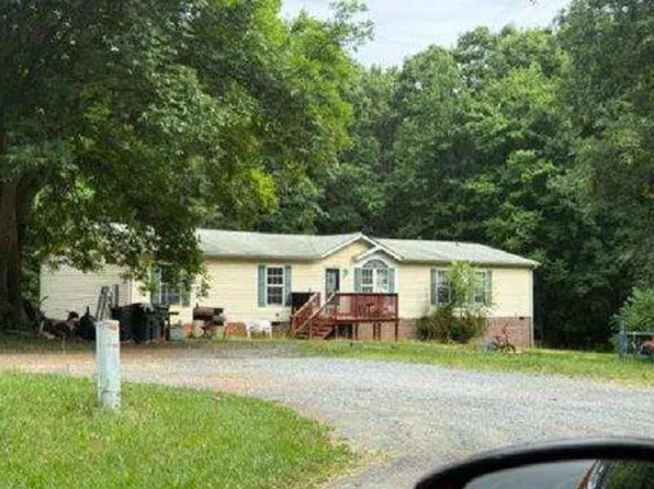 110 Hickory Ln, Concord, VA 24538