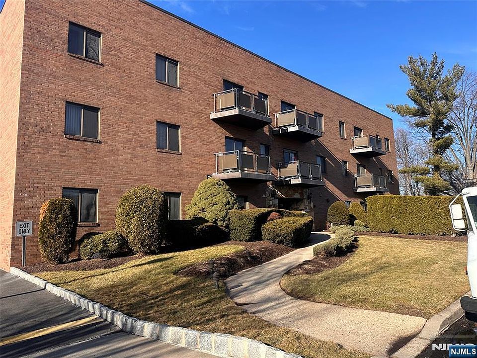 1st image of 279 Clark St APT C3