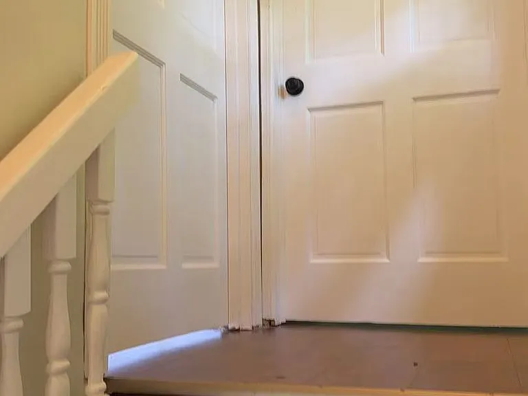 428 Mortimer Ave — Photo 1