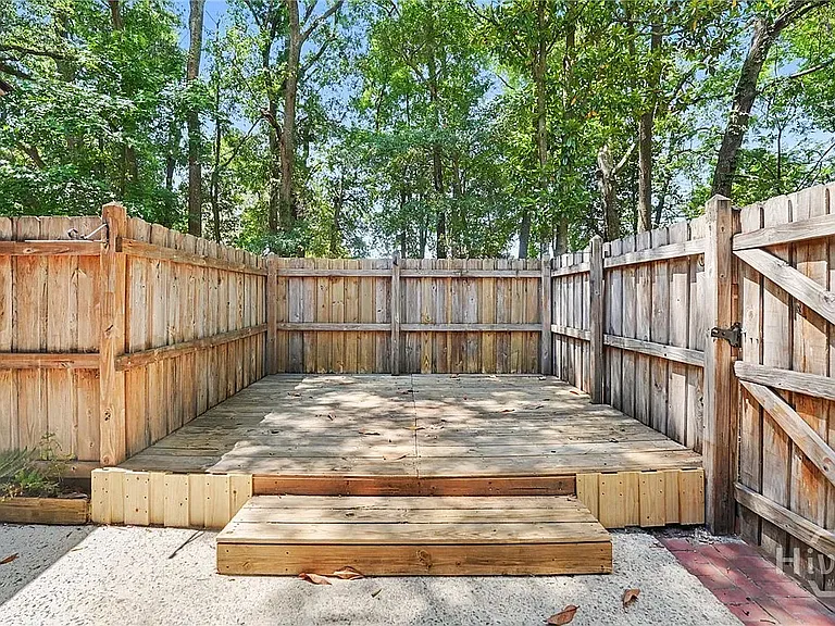 102 Hidden Lake Ct — Photo 2