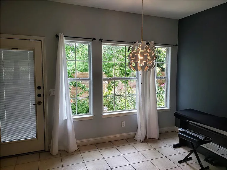 7304 Grand Canyon Dr — Photo 6
