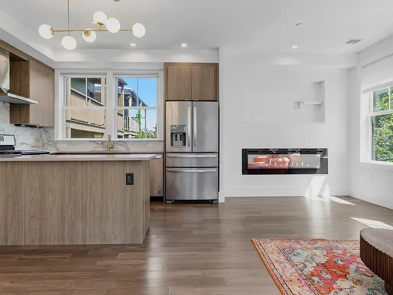 10 Spring Garden St #3 — Photo 7