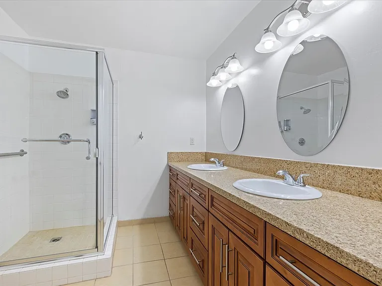 135 S Belmont St — Photo 25