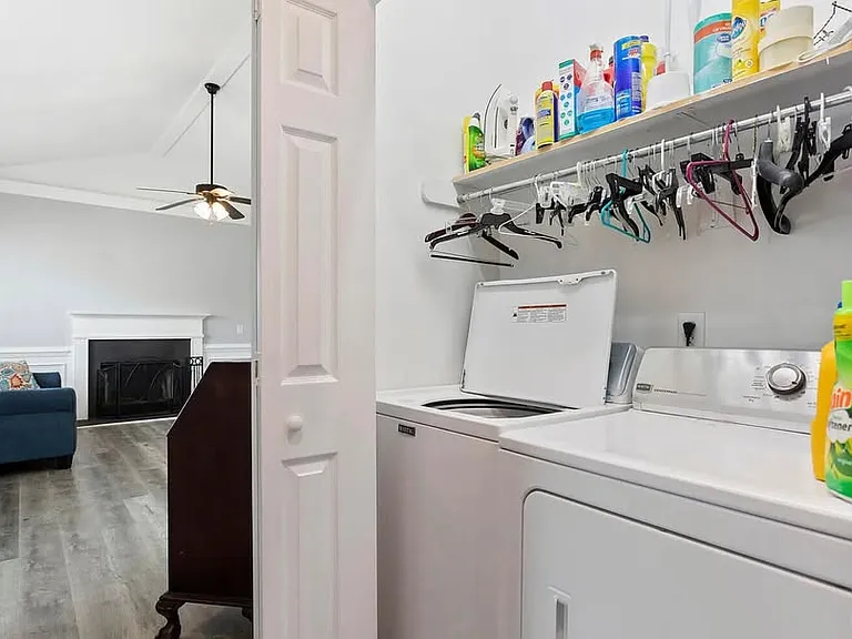 503 Bay Ct — Photo 3