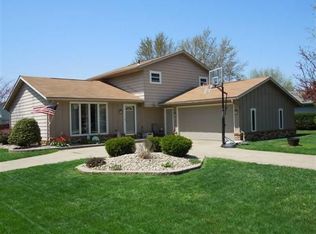 1040 Sugarmaple Ln, Brunswick, OH 44212