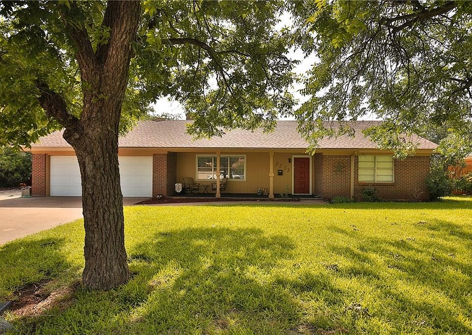 1st image of 2233 Crescent Dr
