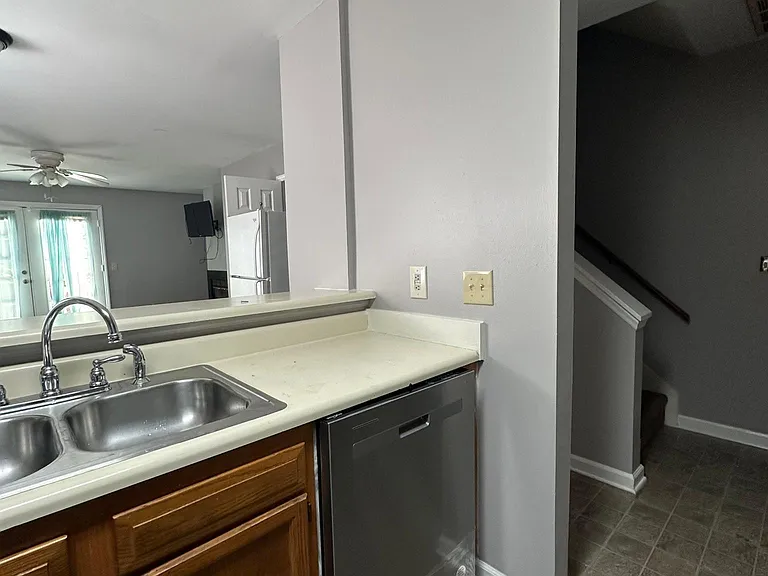 140 Lullwater Dr #B — Photo 9