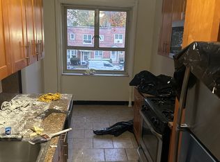 60-01 194th St #2A, Fresh Meadows, NY 11365