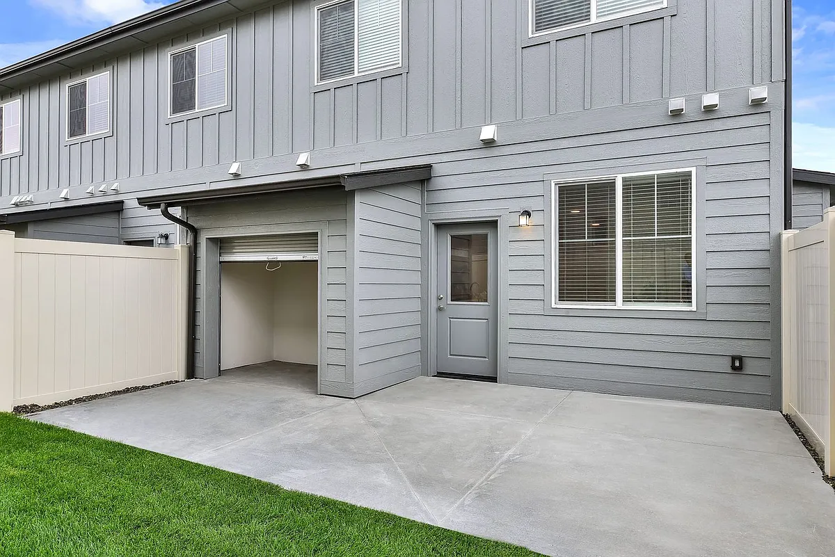 Building Photo - 4095 S Lone Pine Way