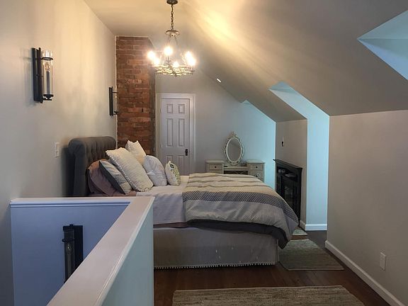 Upstairs master suite