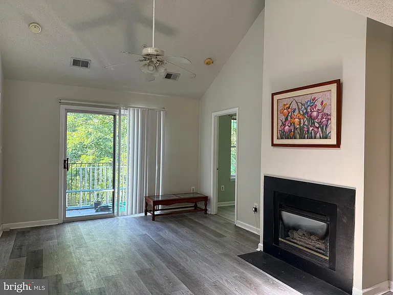 10019 Vanderbilt Cir #14-16 — Photo 8