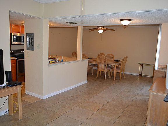 3rd image of 973 Whitman Dr