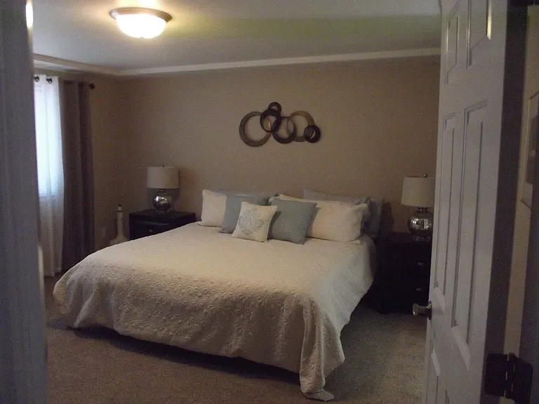 2122 Martin Dr — Photo 11