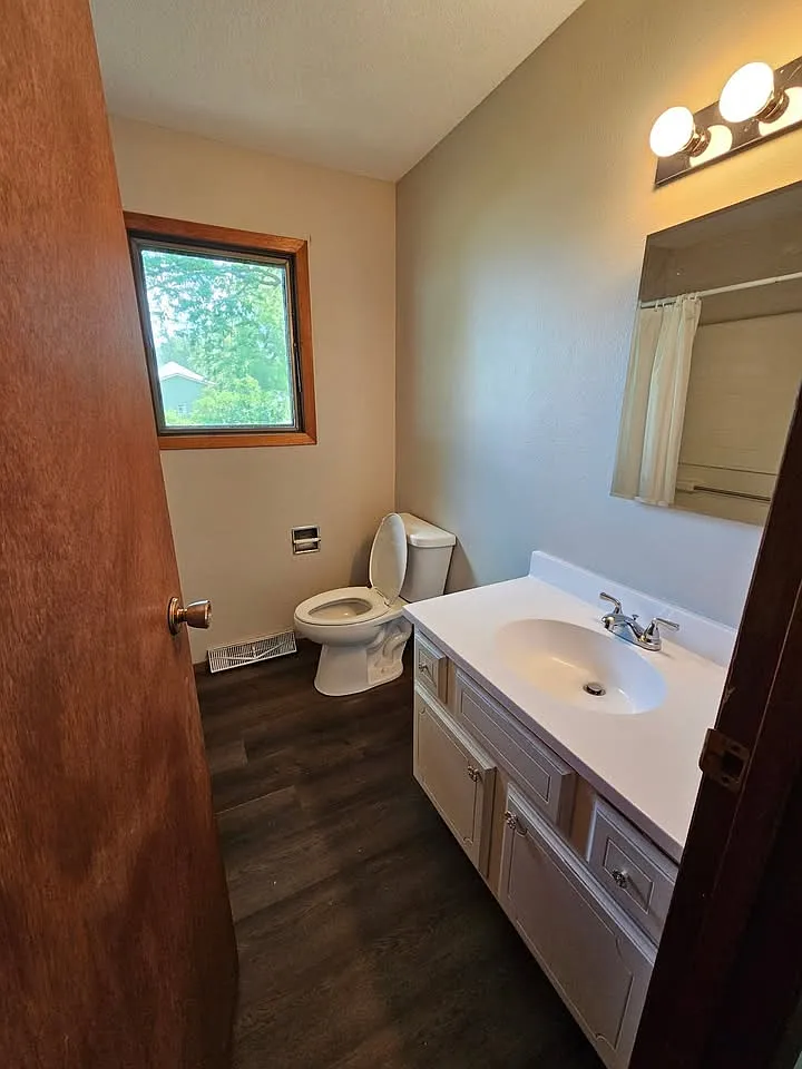 3 bed, 1.5 bath, 960 sqft, $950 — Photo 3