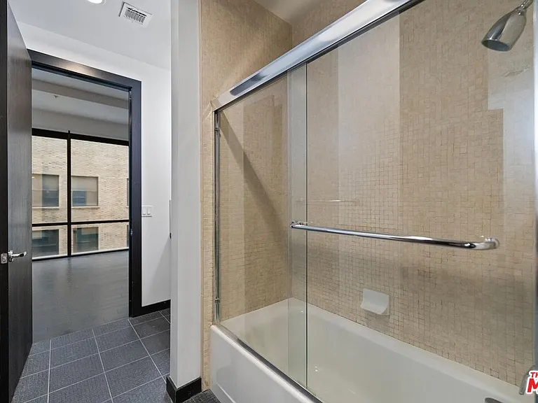 655 S Hope St #1006 — Photo 21