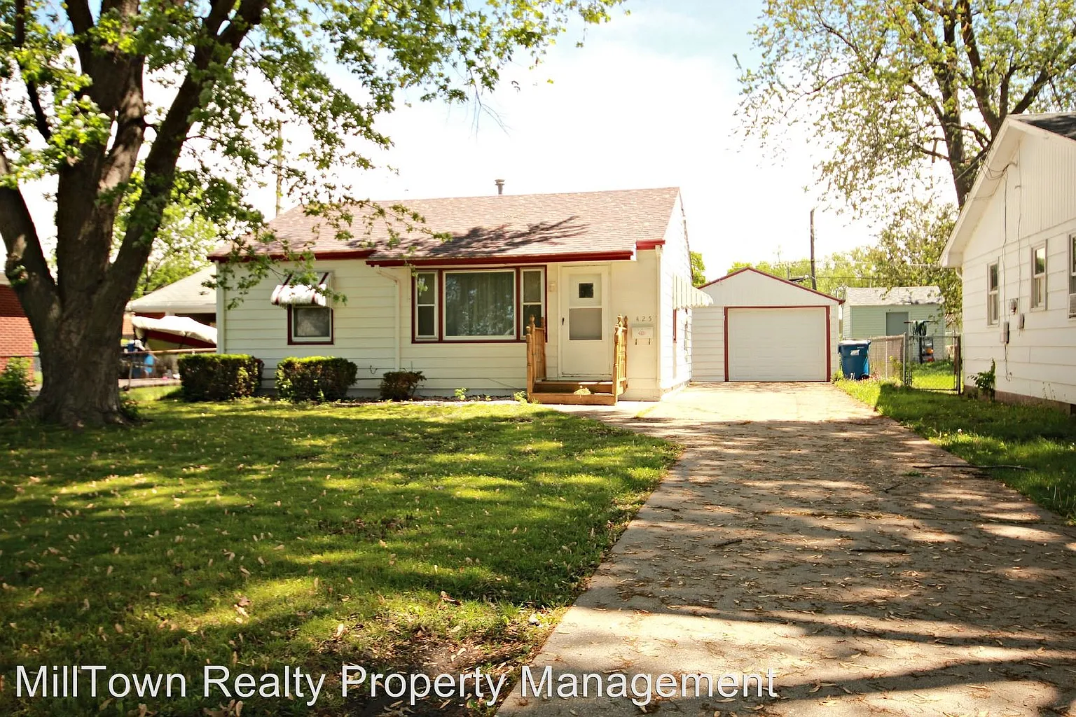 425 4th St E photo 1