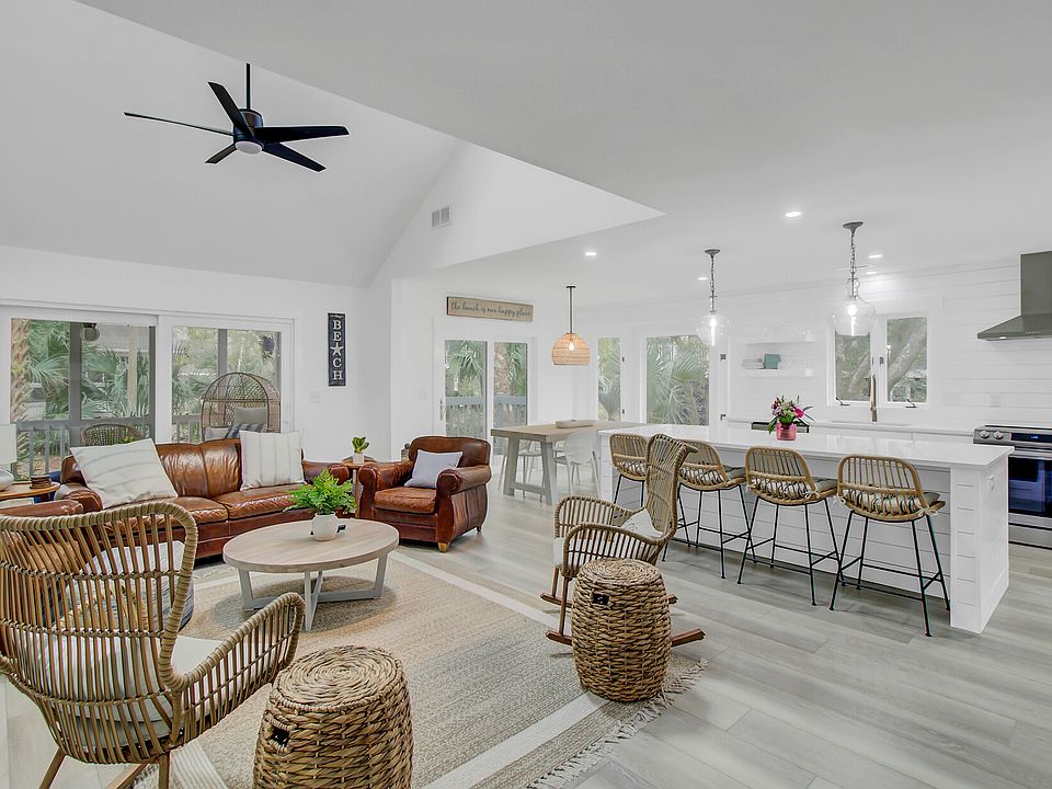 1st image of 9 Edgewater Aly