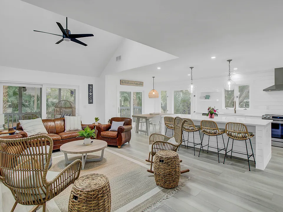 9 Edgewater Aly