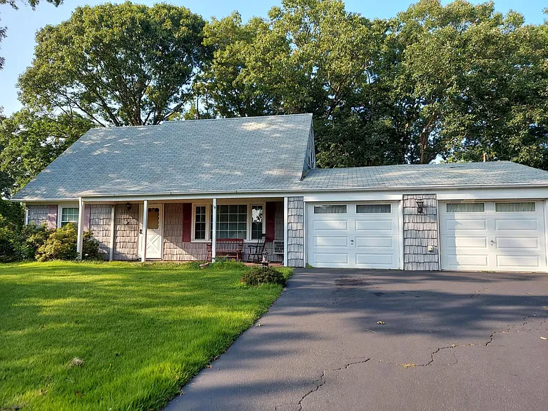 Stratton Ln — Photo 1