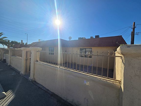 4th image of 3958 E Carey Ave APT 4