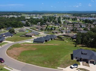 540 Woodlands Dr, Tahlequah, OK 74464