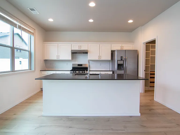 8006 S Fruitvale Ln — Photo 3