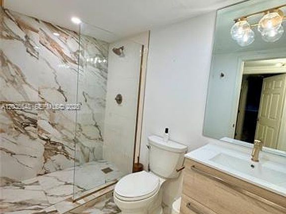 5th image of 2951 S Bayshore Dr #316