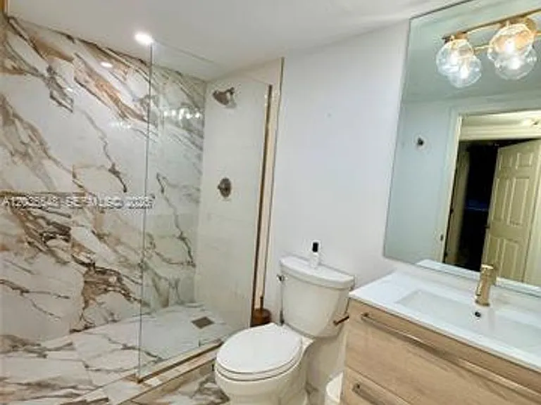2951 S Bayshore Dr #316 — Photo 5