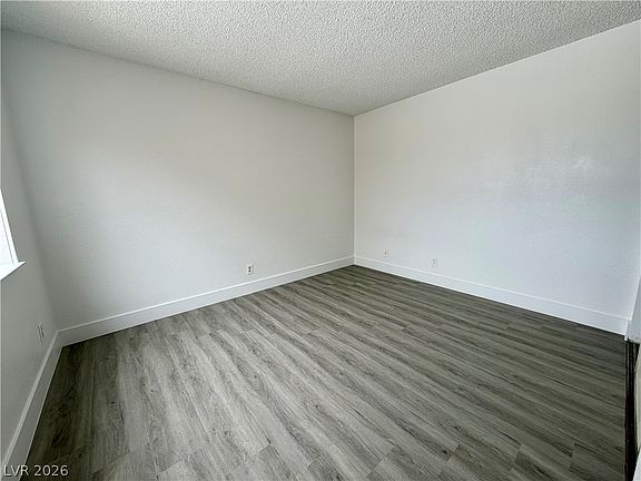 5th image of 2212 Tall Pine Dr