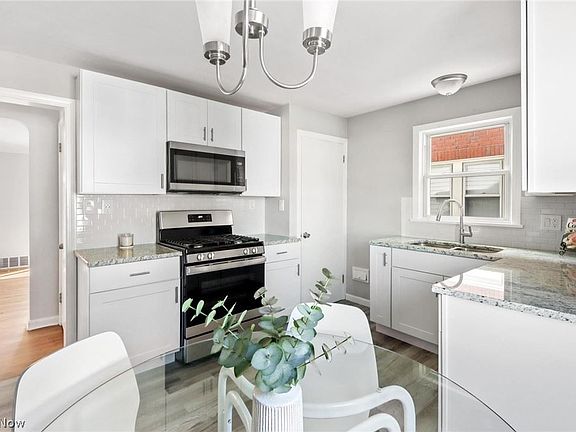 5th image of 8002 Dorothy Ave