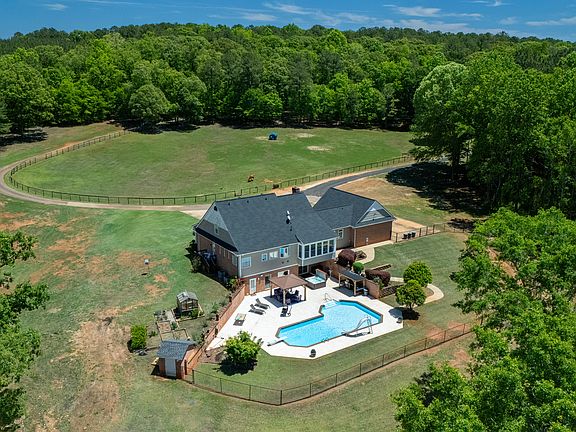 2nd image of 529 Floyd Rd