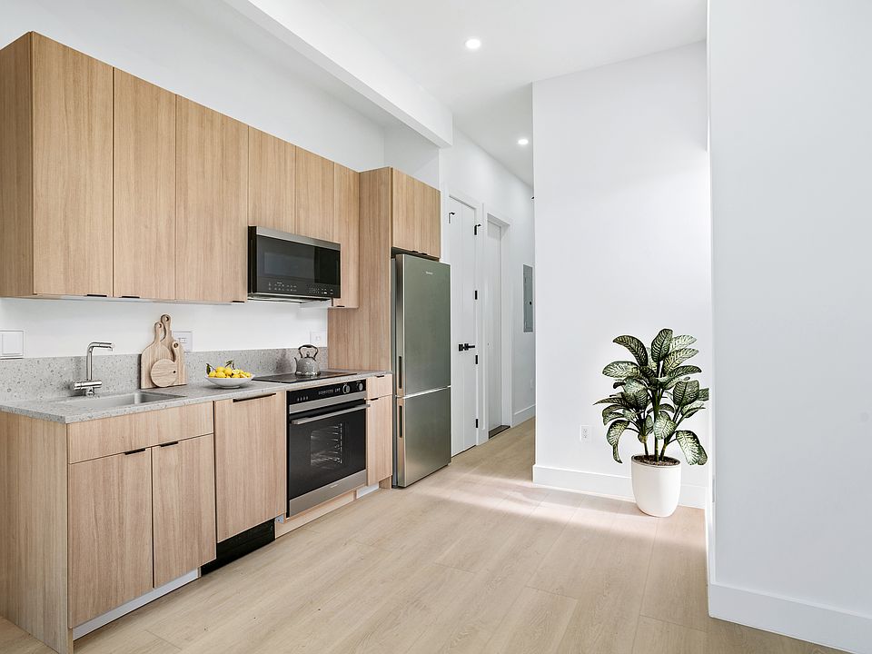 1st image of 621 Vanderbilt Ave Floor 3