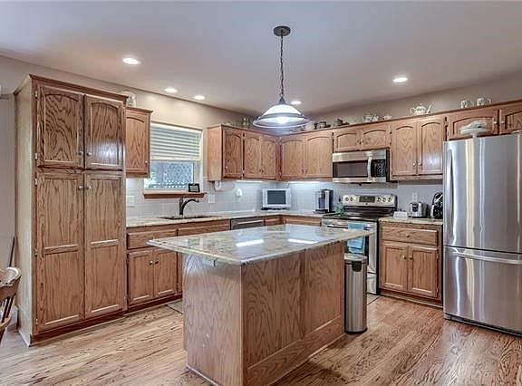 3rd image of 1700 Aspen Ln