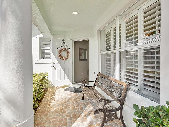 4th image of 3412 SW Coco Palm Drive