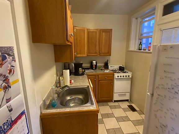2nd image of 3426 W Grace St APT 4