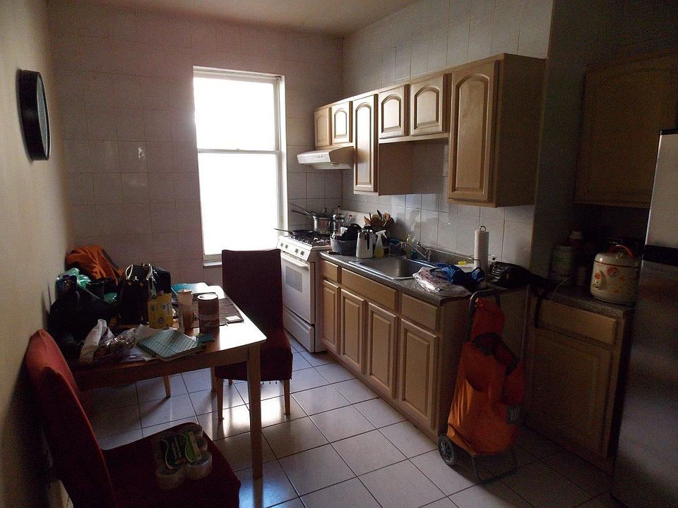 2nd image of 553 E 3rd St