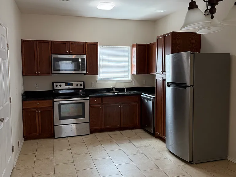 308 W McIntyre St #4 — Photo 5