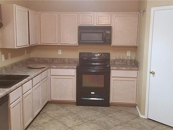 3rd image of 900 White Dove Dr