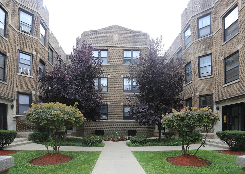 1st image of 639 W Cornelia Ave APT 1S