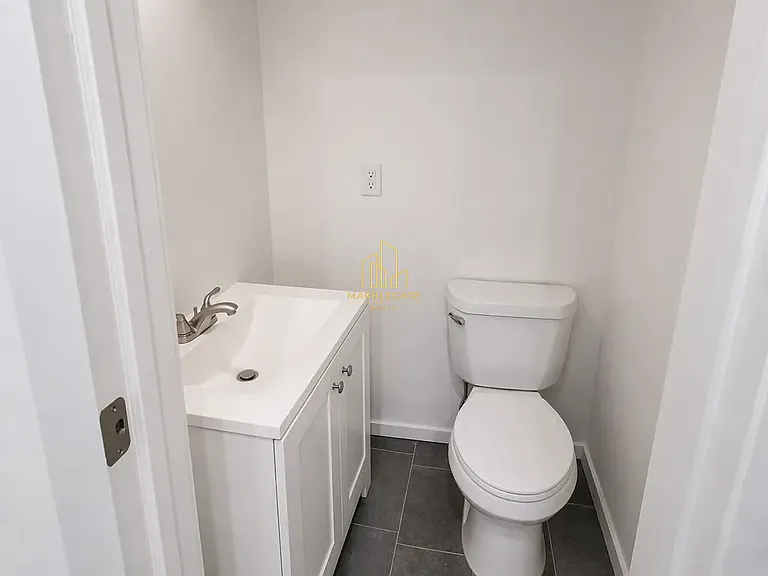 70-71 W Alpine St #1AZ — Photo 8