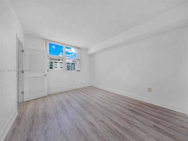 7501 E Treasure Dr #7M — Photo 15